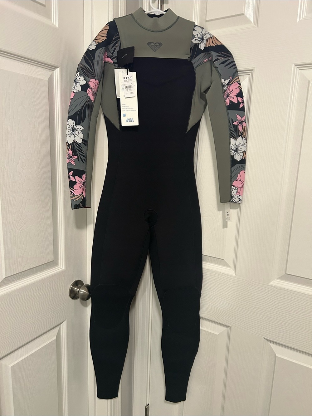 Roxy Black, Olive & Pink Floral Wetsuit Top - Picture 4 of 5